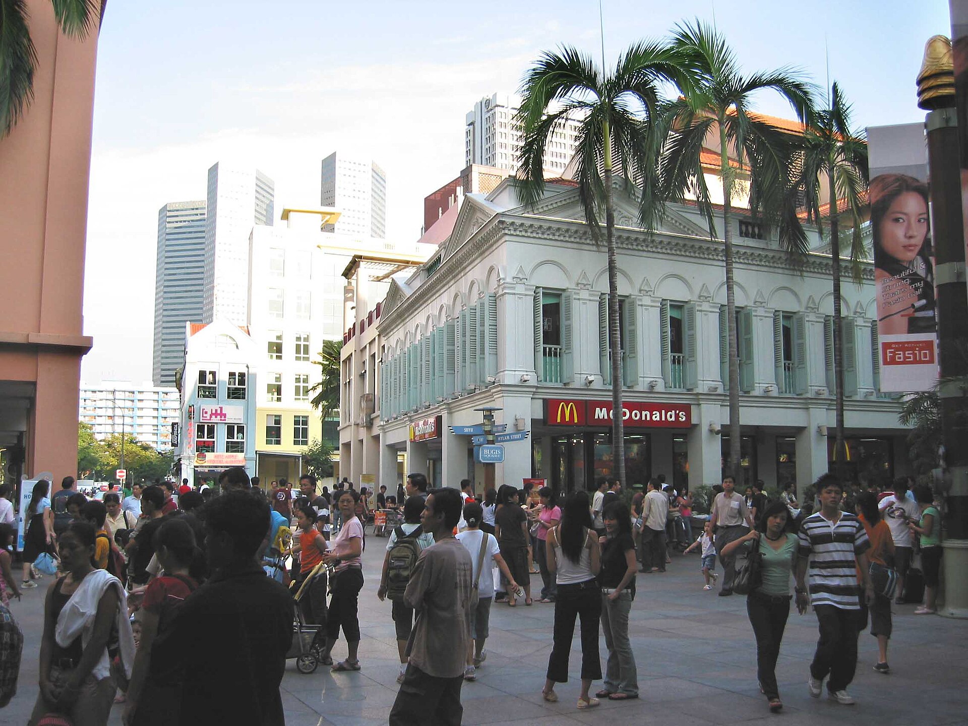 Top 7 Sehenswürdigkeiten in Bugis 11 Der Duft von frisch zubereiteten Satay durchzieht die Luft am Bugis Street Market.