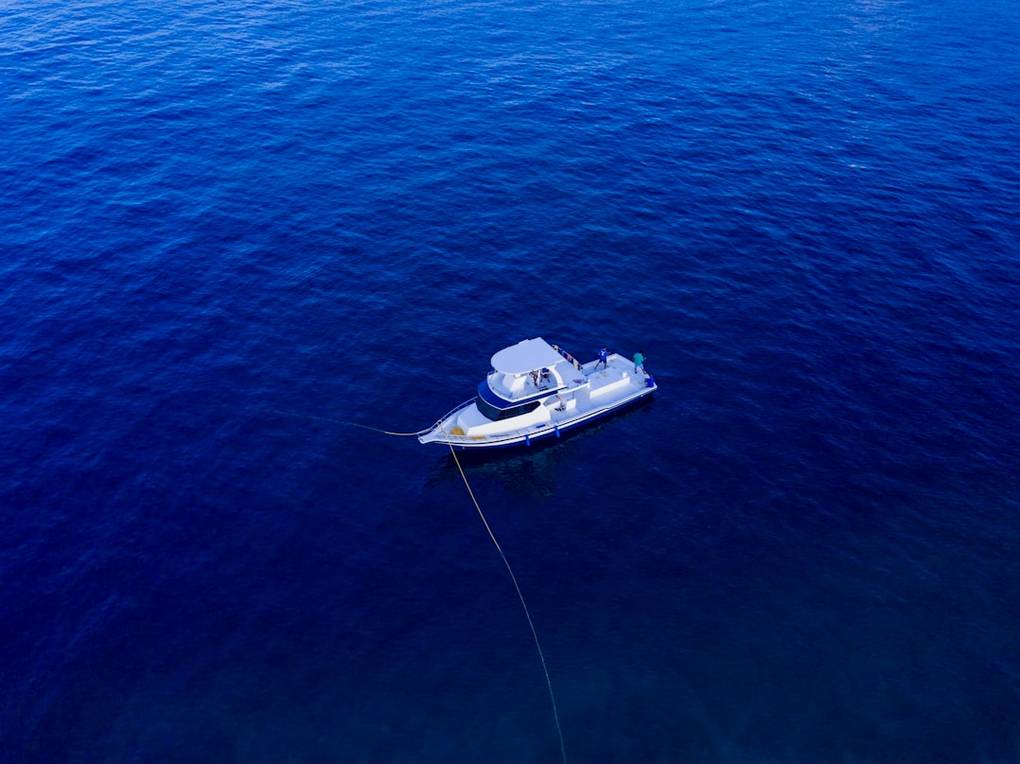 Kayaking in the Lagoon: The Hidden Currents