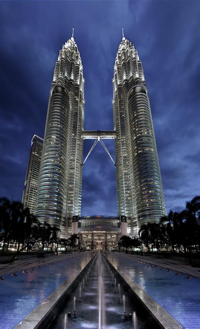 18 Things to do in Kuala Lumpur near Petronas Towers 4 The scent of grilled satay fills Jalan Alor as neon signs flicker above the bustling Bukit Bintang nightlife district.