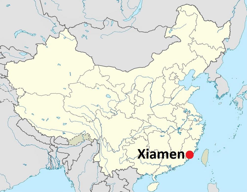 Top 8 Sehenswürdigkeiten in Xiamen, Strände & Gulangyu 5 Der salzige Duft und das sanfte Plätschern am Strand von Huandao Road prägen den entspannten Küstenabend in Xiamen.