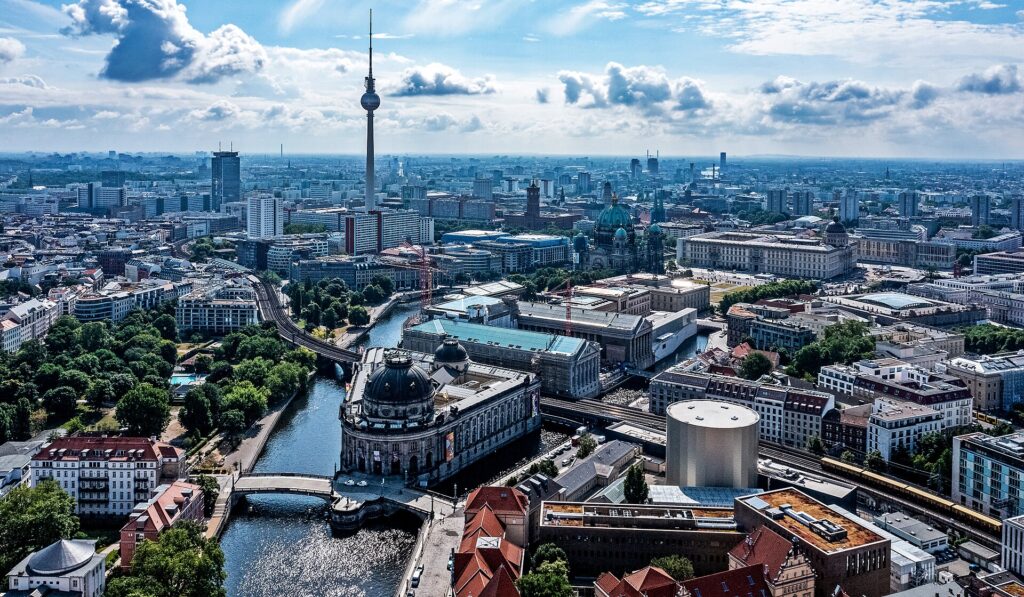 1920px Museumsinsel Berlin Juli 2021 1 28cropped29 b