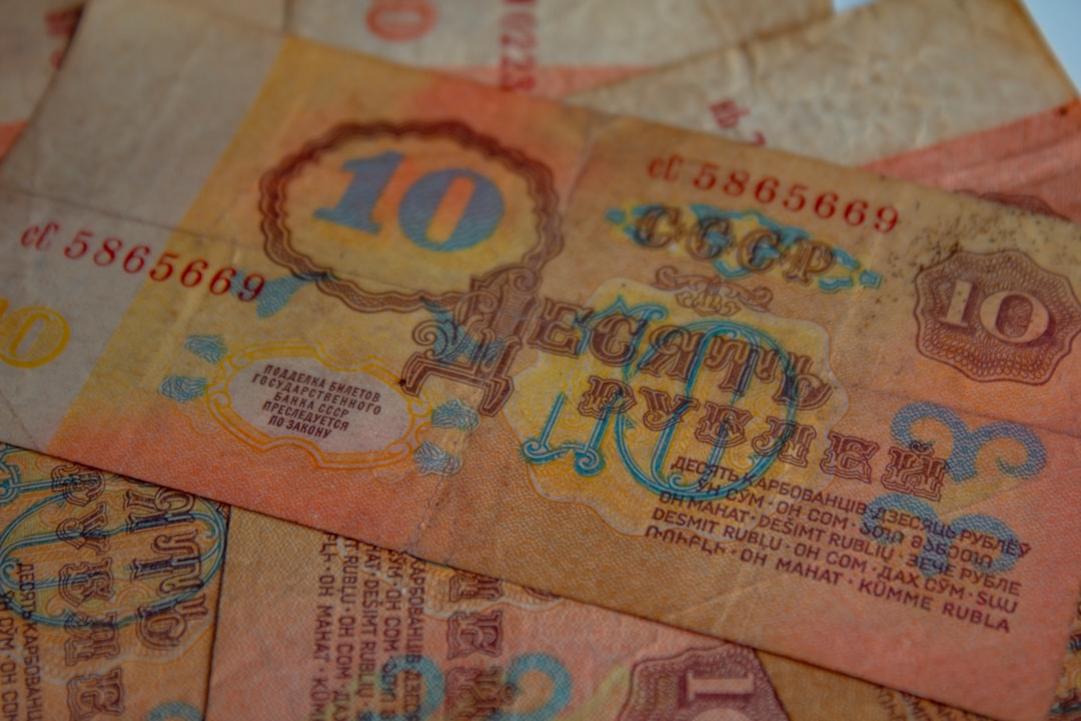 Navigating Money in Kazakhstan: Currency Guide 3 Kazakhstan banknote security features